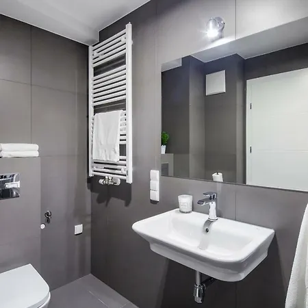 アパートホテル Sleepy3city Batorego 9 グディニャ